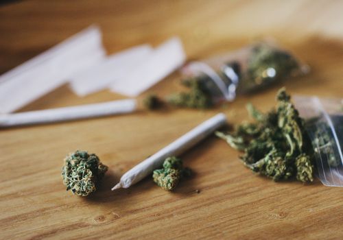 Blunts vs Joints: What’s the Difference?