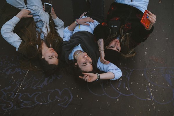 Quels styles vestimentaires sont idéaux pour une journée relaxante ?